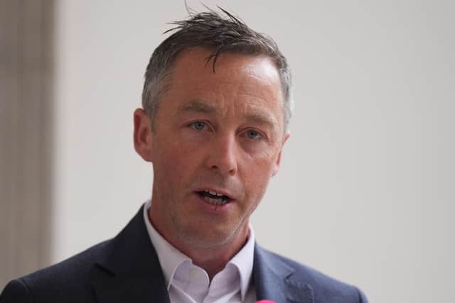 He said the Department’s own reports showed that a reduction of three-to-seven square metres would result in a saving of just 9,000 euros per unit.