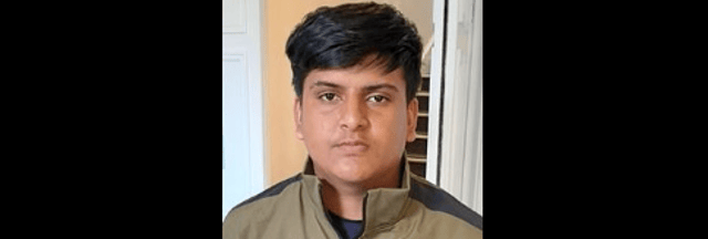 uhammad is described as being approximately 5 foot 3 inches in height, of medium build, with black hair