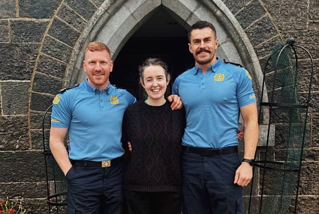 Going to the chapel! Gardaí to the rescue of stranded florist on way to wedding