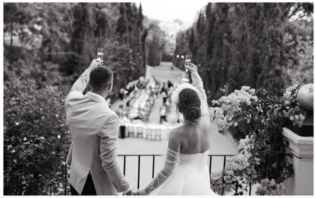 The happy couple toast their guests: Pic: Osemarc2