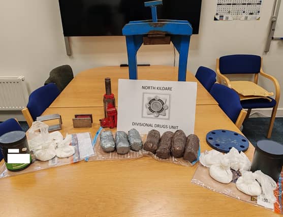 During the search, fardaí recovered 2.3 kilograms of cocaine with an estimated street value of €186,600