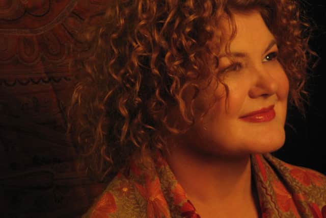 The two-time Grammy award nominee released her first solo album ‘Maura O’Connell’ in the early 1980s which was an eclectic mix of genres. Moving to Nashville in 1986, Maura went on to have a very successful career in the US releasing albums with Jerry Douglas and Béla Fleck and sharing the stage with many top artists such as Dolly Parton, John Prine, James Taylor, Alison Krauss, Kris Kristofferson, John Oates, Van Morrison and Bonnie Raitt.