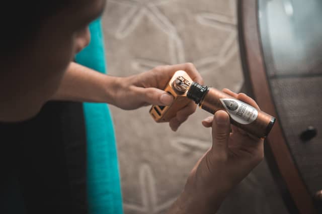 New laws to ban sale of e-cigarettes to those under 18 move a step closer