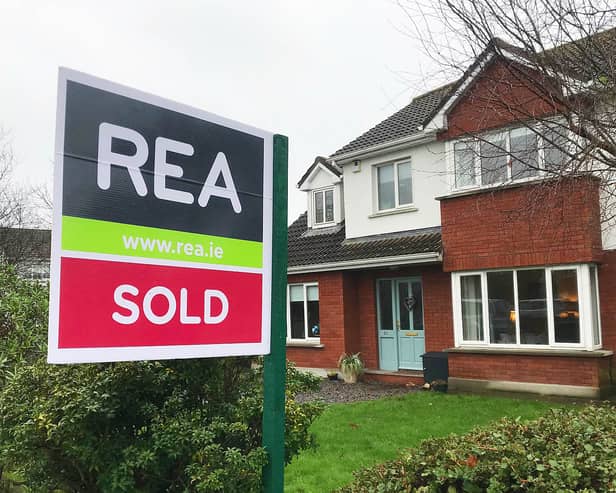 The actual selling price of a three-bedroomed semi-detached house across the country rose by 1.4% over the past three months to €290,630