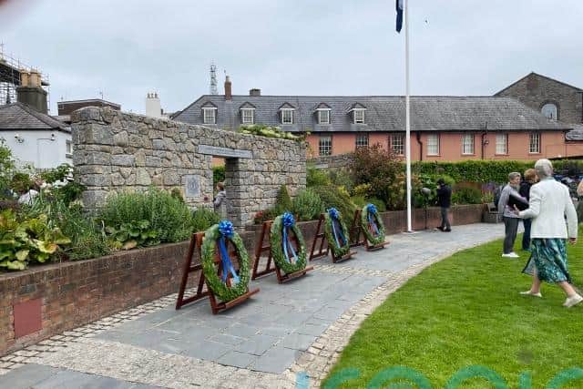 Breda Hand of The Garda Survivors’ Support Association, and Mark Gibbon of the Retired Members’ Association, along with Minister McEntee and Commissioner Harris, laid wreaths at the entrance to the Garda Siochana Memorial Gardens.