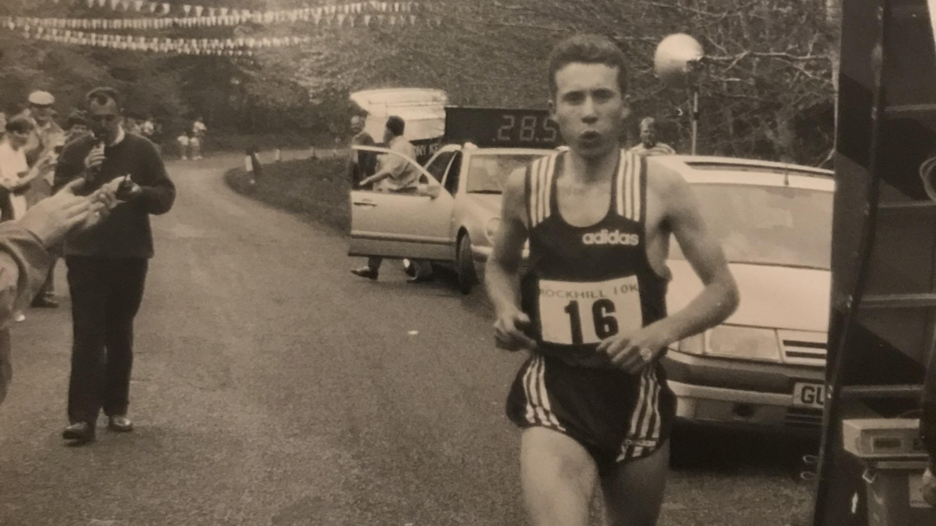 Seamus Power coming home to win the 1997 North West 10K