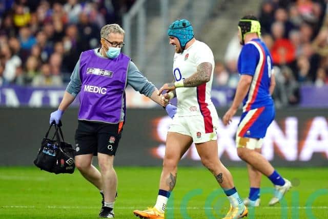 A feature of the opening stages was the over-reliance on Ellis Genge, who was stationed in the backfield to run the ball back, but the ploy produced little return and when the first scrum arrived he was penalised, allowing Melvyn Jaminet to land three points.
