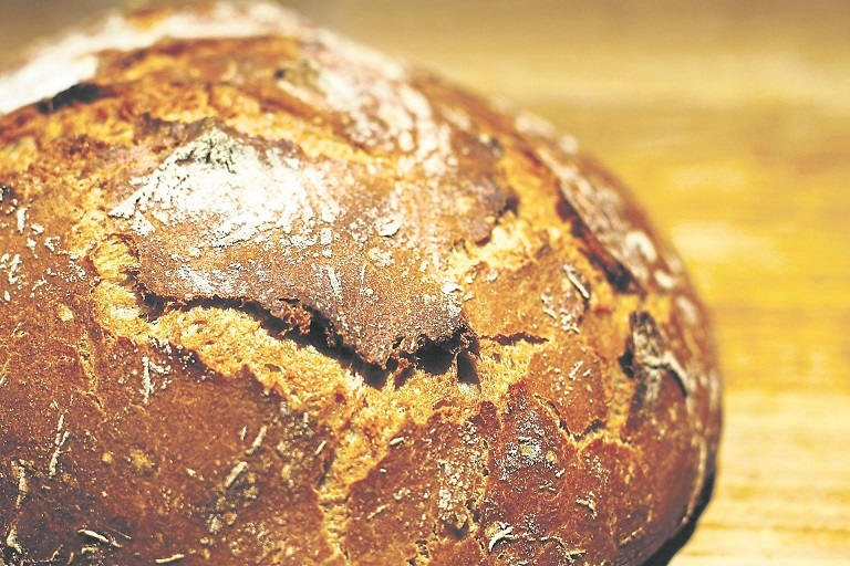 Spelt has a nutty and slightly sweet flavour, similar to that of whole-wheat flour