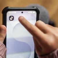 Third of primary school children have no time restrictions online, charity says