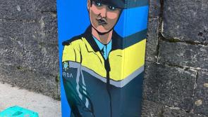 Artist paints tribute to An Garda Síochána in busy Clare town