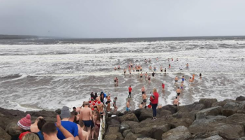 Cold feet, warm hearts: The magic of Clare Christmas Day swims continue for another year