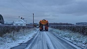 Council workers criticised for &lsquo;stopping short&rsquo; at Clare&ndash;Galway boundary amid safety concerns