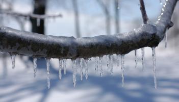 Warning of 'hazardous travel conditions' in Clare as Met &Eacute;ireann warnings take effect