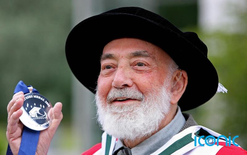 President Higgins and Taoiseach pay tribute after passing of renowned Irish poet