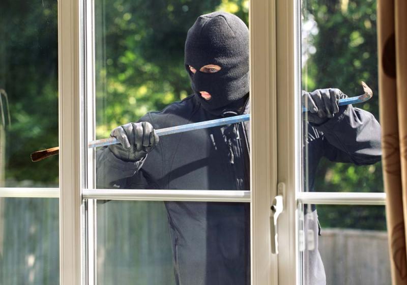 Clare home located in busy beachside area burgled in late evening 