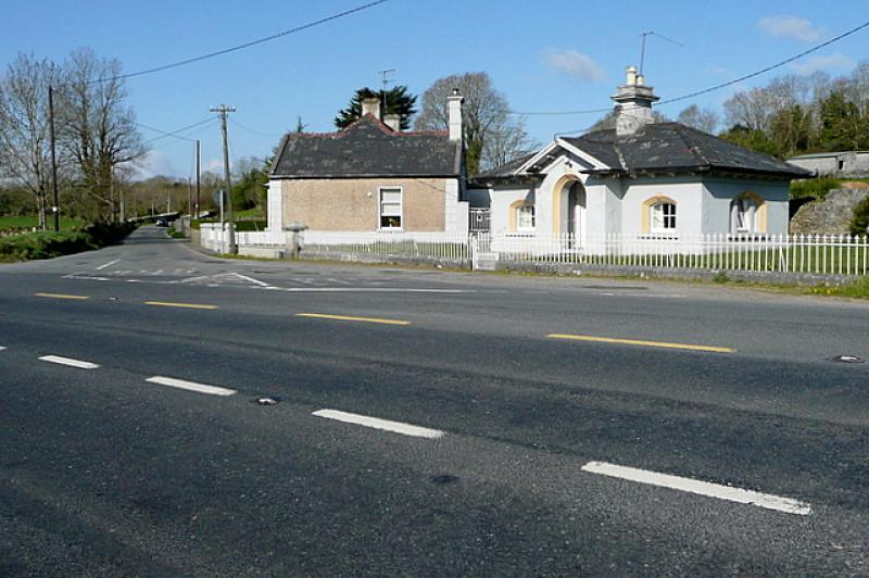 Request to complete footpaths on Kilrush Road would require approval by