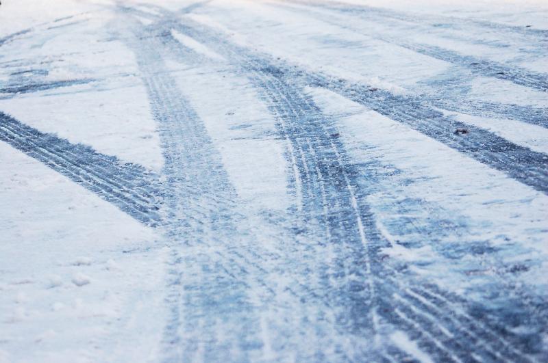 Met Éireann warns of hazardous road conditions in Clare as ice warning is issued