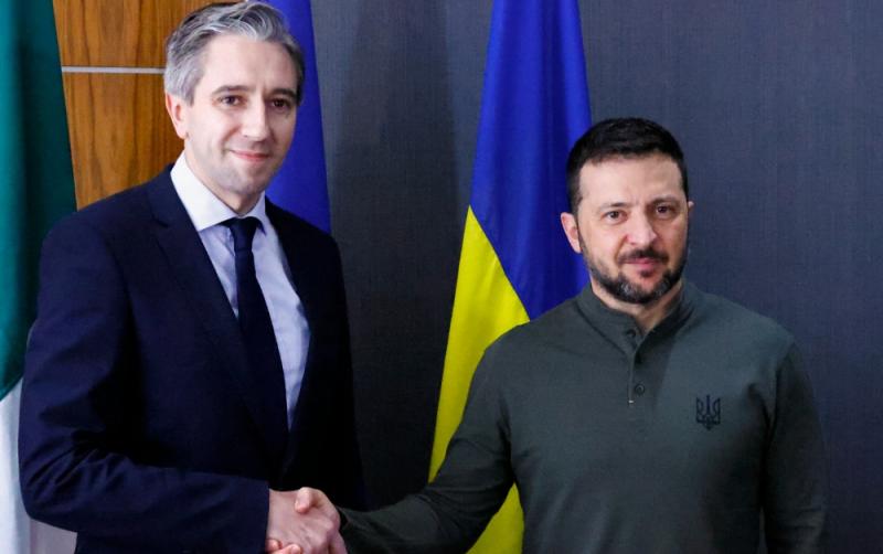Zelenskyy thanks Irish for 'hosting a lot of Ukrainian refugees' upon touching down in Clare
