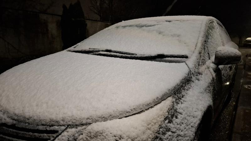 LIVE: Heavy snowfall reported as Met Éireann  weather warnings remain in place for Clare