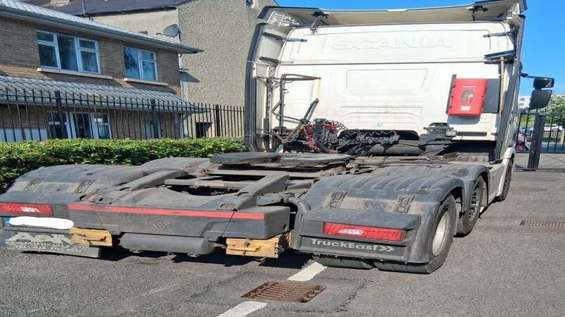 Garda&iacute; seize truck with multiple defects in Cavan after driver caught breaking speed limit
