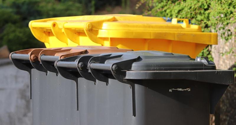Ennis gardaí seek witnesses after bins are set on fire by popular shopping centre