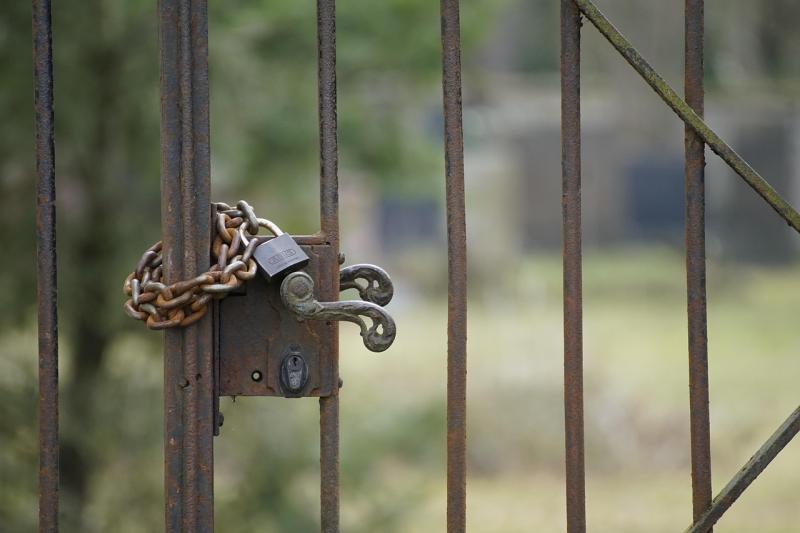 Gardaí appeal for witnesses as gate and lock are damaged in Ennis
