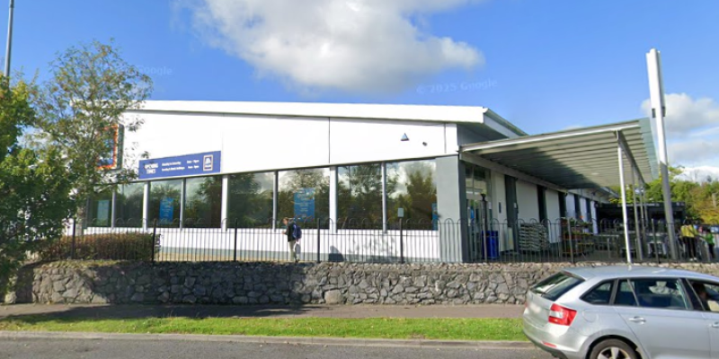 Clare gardai seek to identify suspect who 'coerced' occupant of parked car to buy knives