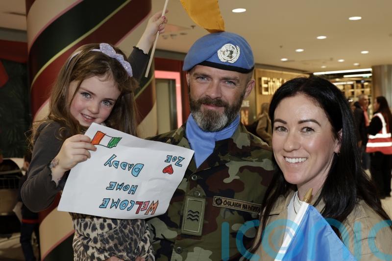 Tears of joy and singing greet Irish peacekeepers returning from Lebanon