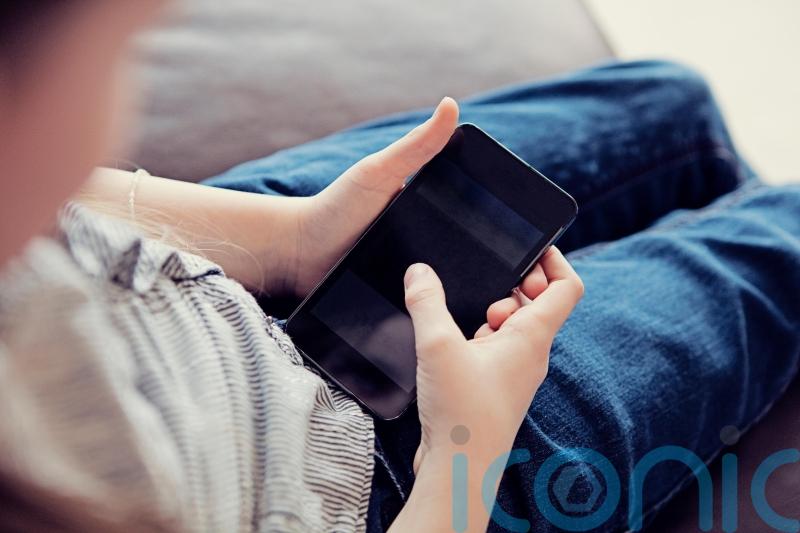 Cabinet to receive update on possibility of banning social media for under-16s